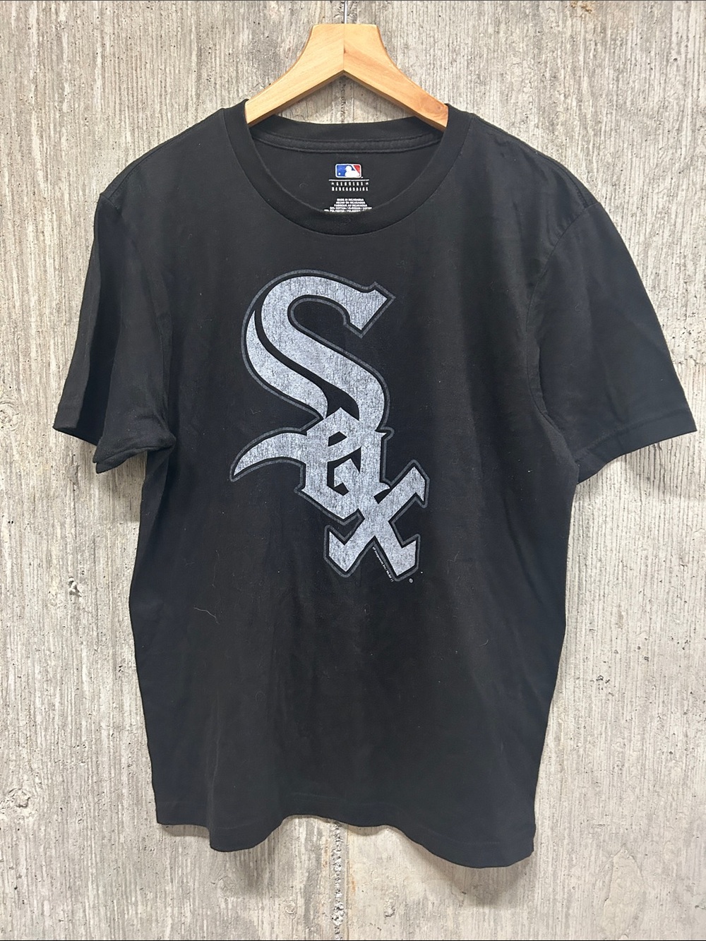 MLB‎ Chicago White Sox Black Tee with Gray Logo Small
